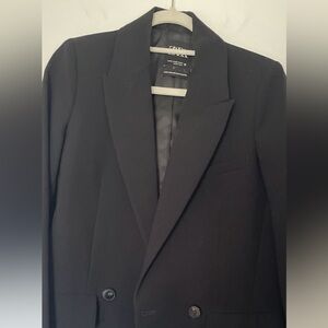 Zara Chic Blacj Blazer – Classic Tailored Fit, Versatile Work & Casual Wear XS